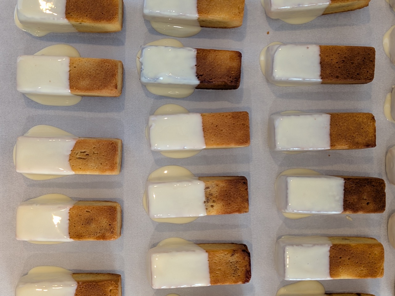 white-choco-pineapple-cakes-5